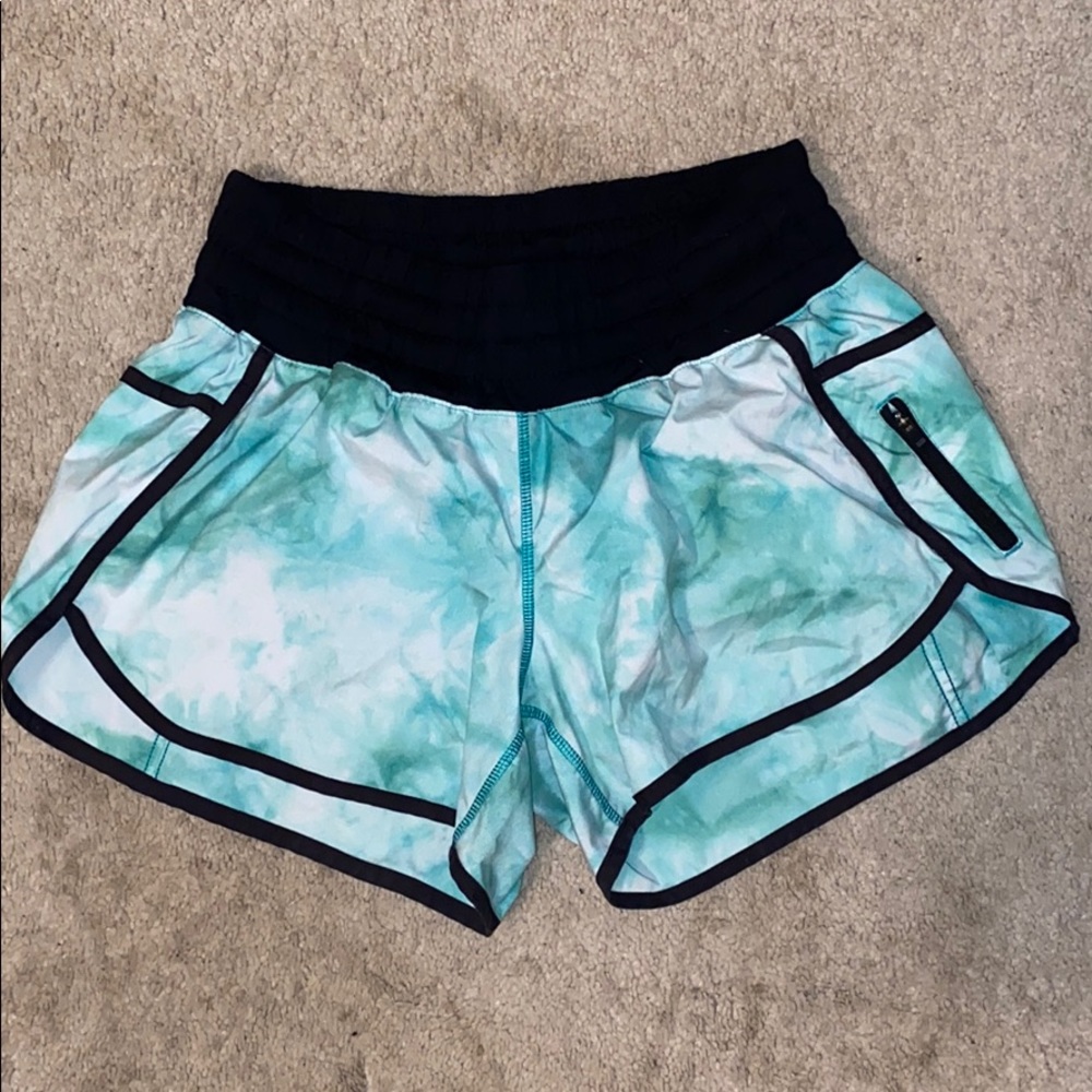 Lululemon Tracker Shorts - 2way stretch 4in